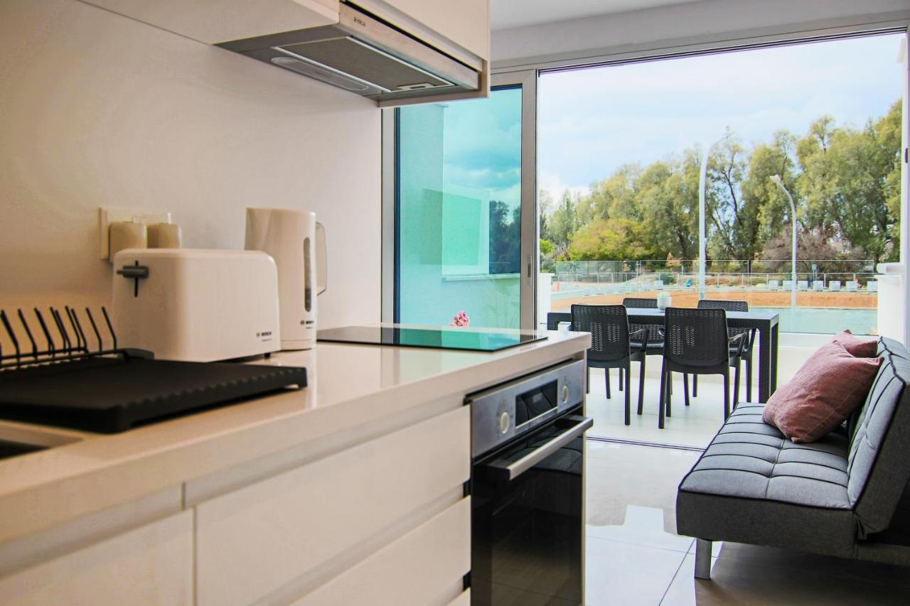 Phaedrus Living - Seaside Luxury Flat Harbour 110 Apartment Paphos Bagian luar foto
