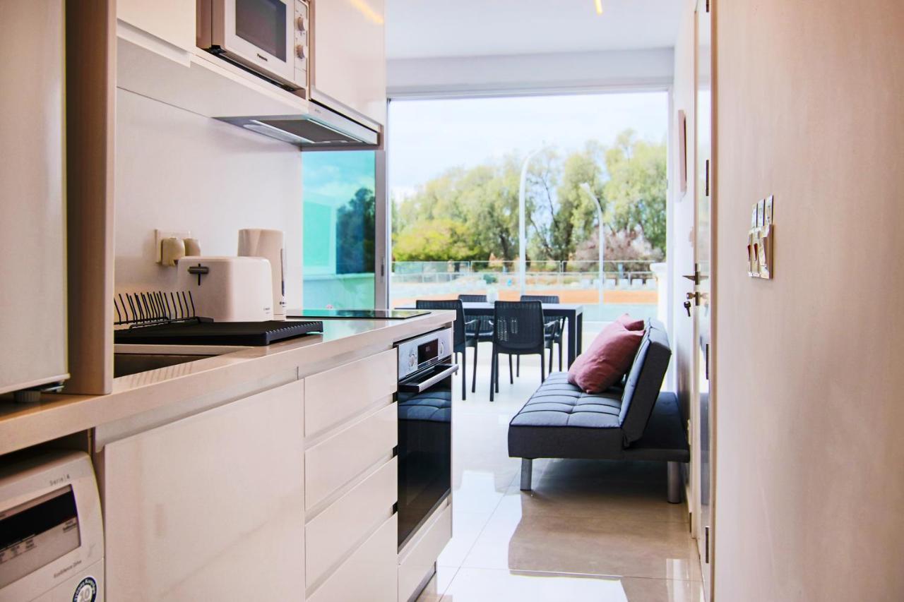 Phaedrus Living - Seaside Luxury Flat Harbour 110 Apartment Paphos Bagian luar foto