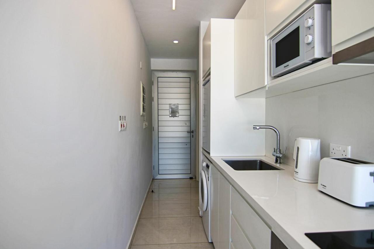 Phaedrus Living - Seaside Luxury Flat Harbour 110 Apartment Paphos Bagian luar foto
