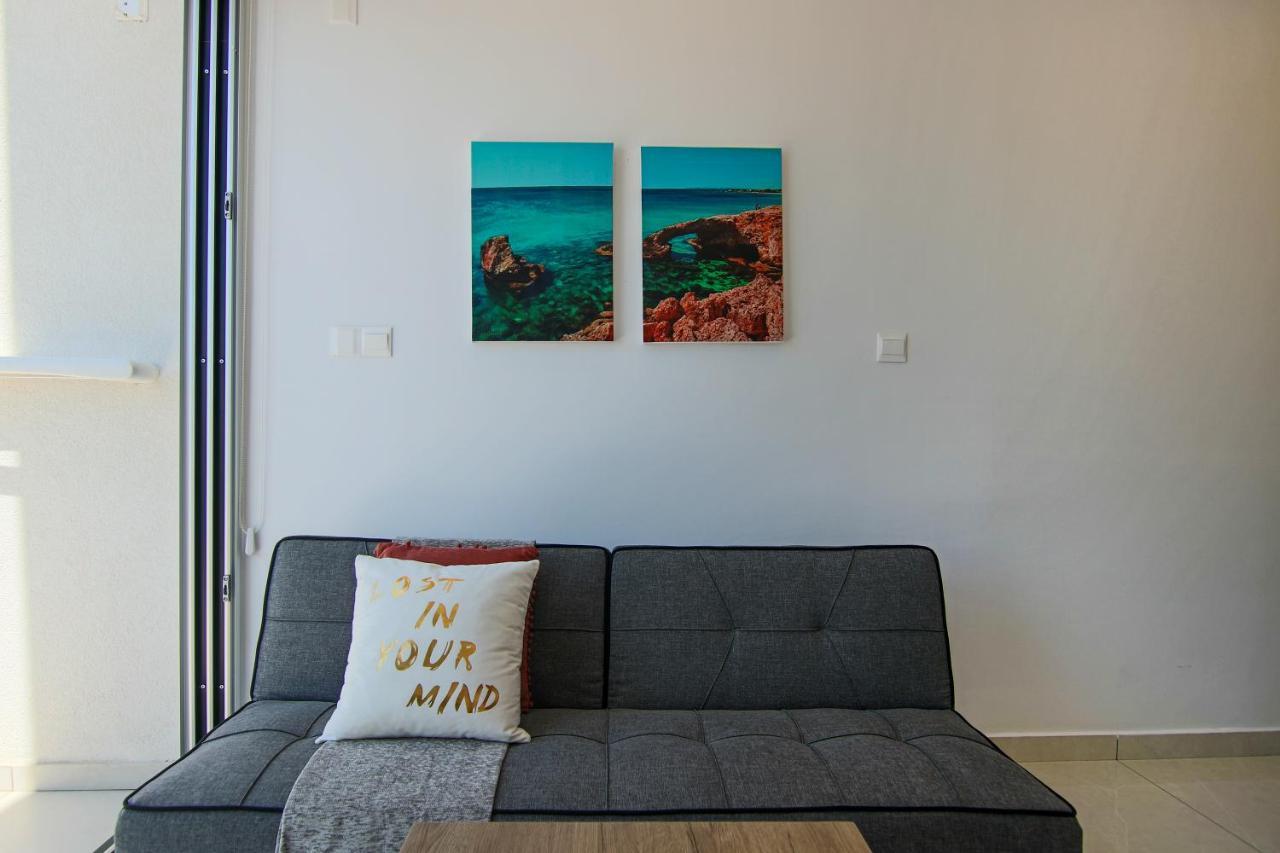 Phaedrus Living - Seaside Luxury Flat Harbour 110 Apartment Paphos Bagian luar foto